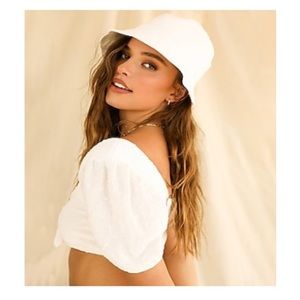 NWT Dippin’ Daisy’s White Bucket Hat
